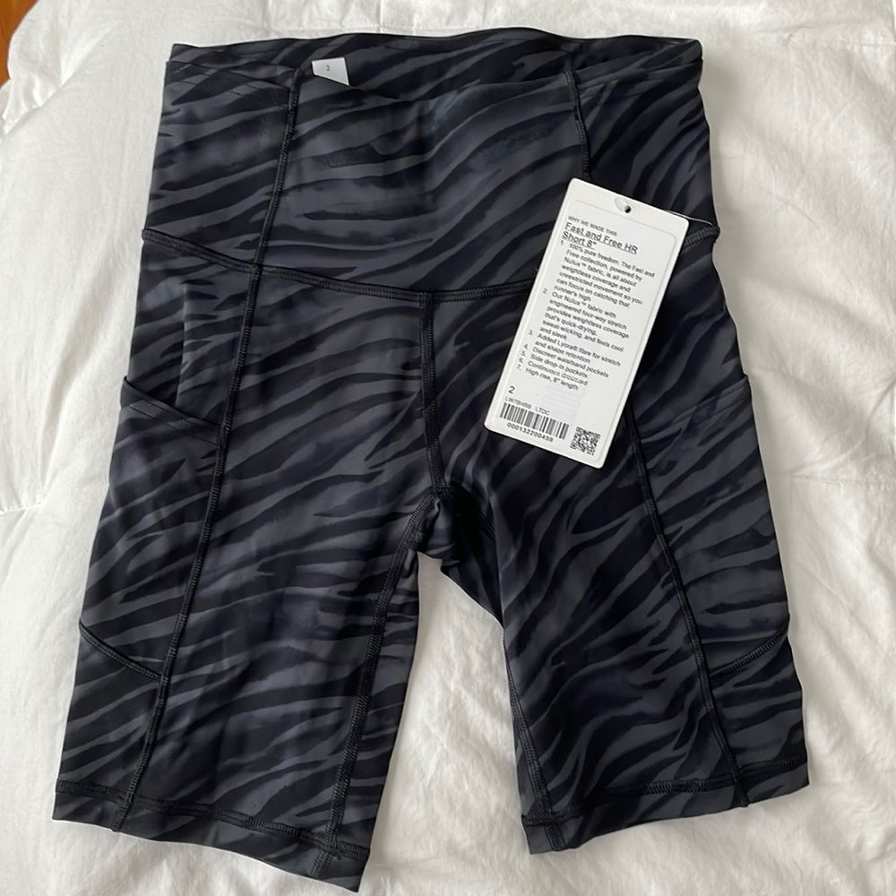 NWT Lululemon Fast and Free HR Short 8” Le Tigre Camp Deep Coal Multi 2